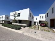 Casa de tres recámaras en venta en El Refugio, Querétaro