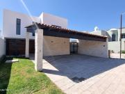 Casa de tres recámaras, una en PB en venta en San Miguel...
