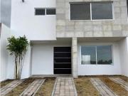 CASA DE TRES RECAMARAS Y AMPLIO JARDIN EN GRAND...