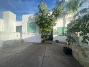 Casa de un nivel con 2 recámaras y area de TV. VENTA...