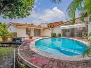 ️ CASA DE UN NIVEL CON ALBERCA Y JARDÍN PROPIO EN LOMAS...