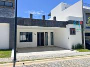 Casa de un Nivel con Jardín Privado y 2 Recámaras