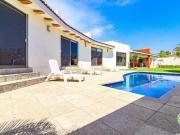 ¡CASA DE UN NIVEL CON JARDÍN Y ALBERCA PROPIA EN PRIV.!