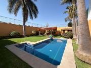 Casa de un nivel en venta en Cuernavaca con alberca y...