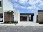 CASA DE UN NIVEL EN VENTA EN LOMAS DE LA RIOJA