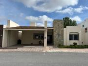 Casa de un piso, 2 recámaras, en fraccionamiento privado...