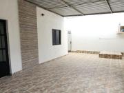 Casa de un piso con 1 Recamara 1 Baño patio trasero reja...