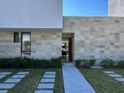 CASA DE UN PISO CON JARDIN, JURIQUILLA QUERETARO