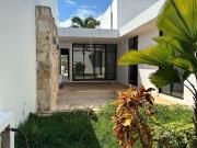 Casa de un piso en renta dentro de privada cerca de la Isla