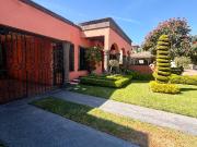 CASA DE UN PISO EN RENTA EN PRIVADA HUERTAS DEL CARMEN...