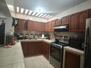 CASA DE UN PISO EN VENTA