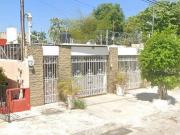 Casa de un sola planta en venta ubicada en García Ginerés!