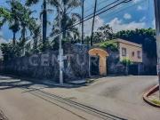 CASA DE UN SOLO NIVEL CON AMPLIO TERRENO EN AV, DIAZ...