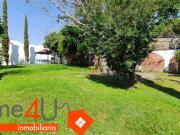 Casa de un solo nivel con enorme jardín, en...