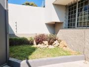 Casa de un solo nivel en Rinconada Santa Rita, atrás de...