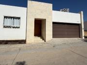 Casa de una planta amueblada en renta en Jardines del...