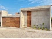 CASA de una planta. AMUEBLADA y con piscina