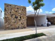 Casa de UNA PLANTA con 3 recamaras y Alberca en Venta en...