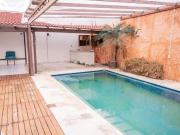 Casa de una planta, con alberca, en la Colonia México