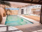 Casa de una planta, con alberca, en la Colonia México