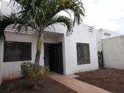 Casa de una planta con alberca en las Américas