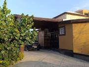 Casa de una planta, con alberca y paneles solares en... Casa de una planta, con alberca y paneles solares en...