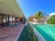 Casa de Una Planta con Gran Terreno en Venta en Santa...