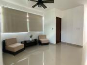 Casa de una planta con paneles solares en privada con...