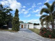 Casa de una planta, de 3 recámaras + family room en La...