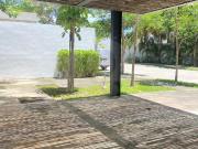 Casa de una Planta en RENTA ALB?REA