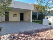 CASA DE UNA PLANTA EN LA CAMPI?A DEL BOSQUE