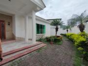 Venta de casa de una planta, 4 dormitorios en Sta. Cecilia