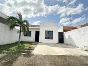 Casa de una planta en venta a unos pasos de avenida...