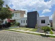 CASA DE UNA PLANTA EN VENTA EN ARBOLADA BOSQUES DE SANTA...