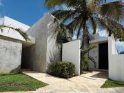 CASA DE UNA PLANTA EN VENTA EN ESQUINA EN PRIVADA DE CHOLUL