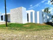 Casa de una planta en Venta en Lomas de Comanjilla a 10...