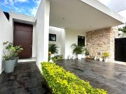 Casa de una planta equipada dentro de privada