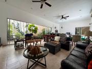 Casa de una planta sobre avenida principal en Temozón Norte