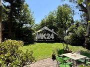 Casa de una sola planta con gran jardín privado en calle...