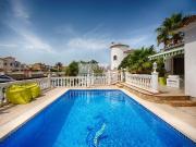 Casa de una sola planta con piscina, amarre canal ancho,...