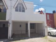 CASA DE USO EN VENTA EN COLONIA BUGAMBILIAS DENTRO DE...