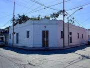 Casa de uso mixto, en esquina, en el Centro de Mérida