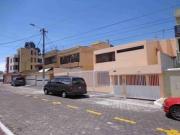 Casa de Venta 7 Dormitorios con Canchas, Norte de Quito,...