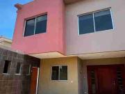 CASA DE VENTA AL LAGO EN LAGUNA CLUB KM 12.5 VÍA A LA COSTA