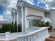Casa de venta Cumbaya. Elegante, estilo español....
