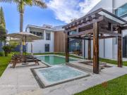 Casa de venta de lujo en Valle Real con alberca