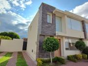 Casa de venta de oportunidad ubicada en Tumbaco, pérgola...