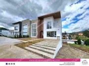 CASA DE VENTA EN CHALLUABAMBA 3 DORMITORIOS 4 GARAJES EN...