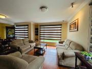 Casa de venta en Conjunto privado en sector Embajada...
