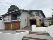 Casa de venta en Cumbayá, 690 m2 de construcción y 1108...